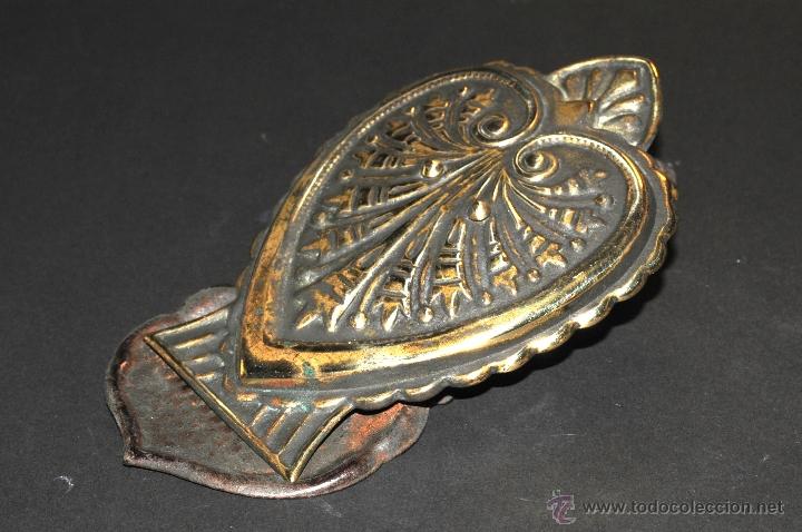 Antig&uuml;edades: ANTIGUA PINZA EN BRONCE Y HOJALATA - Foto 1