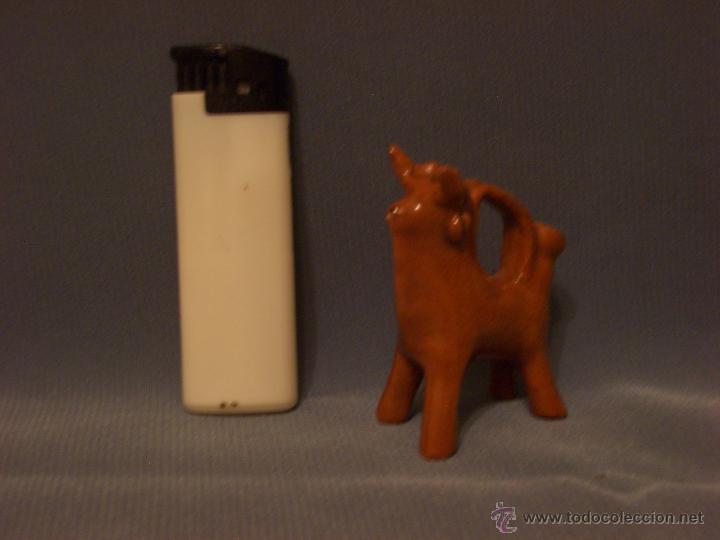 Antig&uuml;edades: Botijo miniatura n&uacute;m 65 Toro - Foto 1
