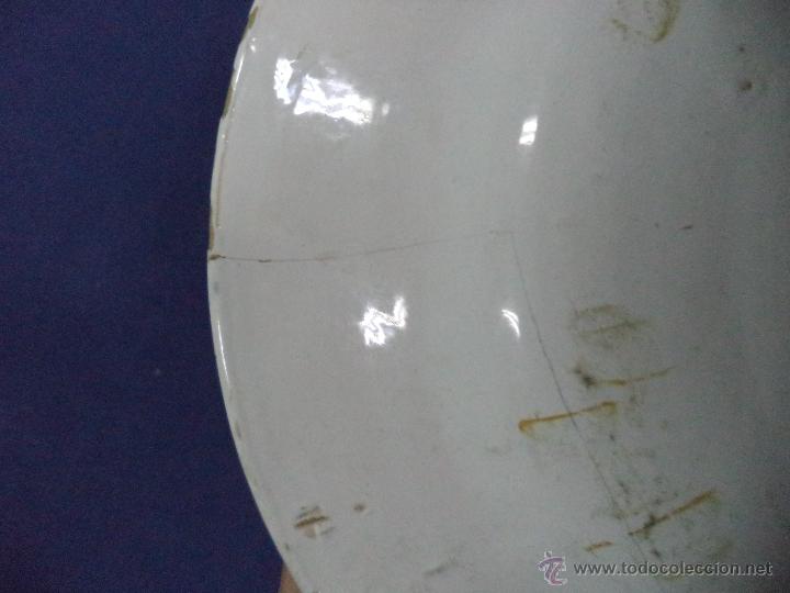 Antig&uuml;edades: Plato recortado com flor en faian&ccedil;am sec XIX - Foto 5