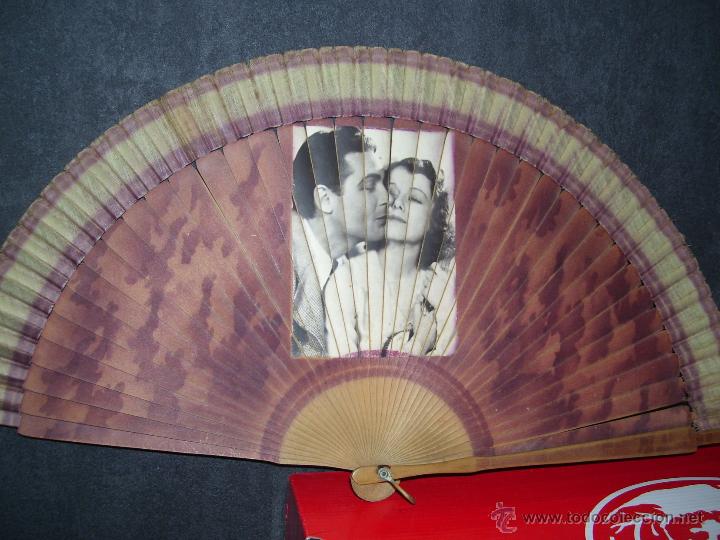 Antig&uuml;edades: ABANICO CON ACTORES DE CINE : ROBERT TAYLOR Y ?.... - Foto 1