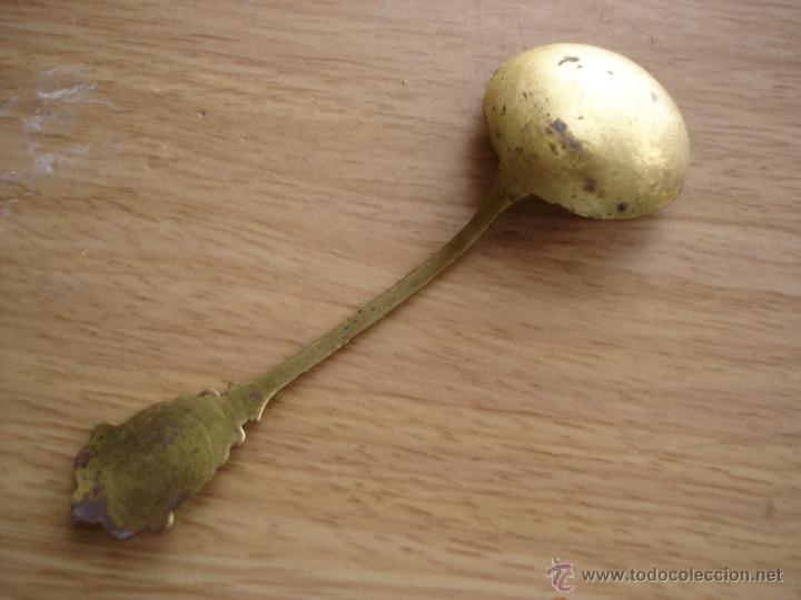 Antig&uuml;edades: CUCHARILLA - 5 PESETAS REY CONST - LATON - Foto 2