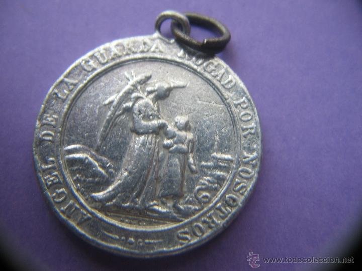 Antig&uuml;edades: Medalla Angel de la guarda.Aluminio. - Foto 1