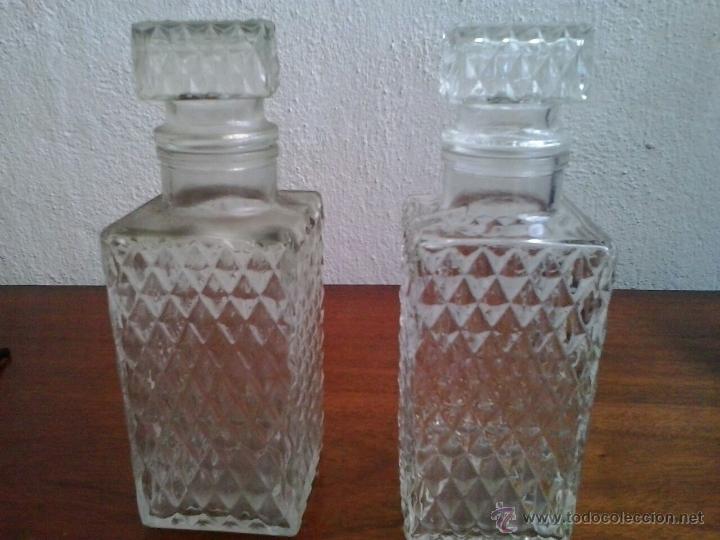 Antig&uuml;edades: Dos licoreras de cristal tallado - Foto 2