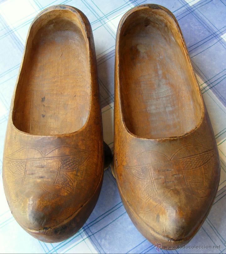 Antig&uuml;edades: ZUECOS DE MADERA - Foto 1