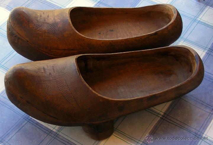 Antig&uuml;edades: ZUECOS DE MADERA - Foto 2