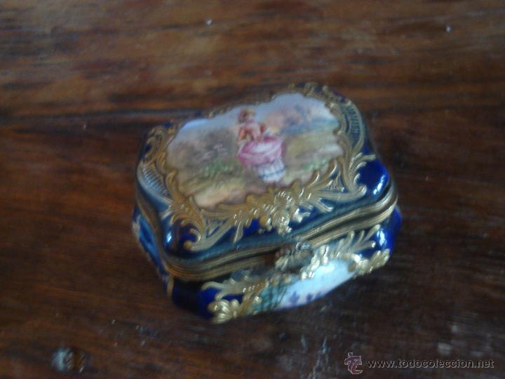 Antig&uuml;edades: Joyerito Sevres antiguo - Foto 1