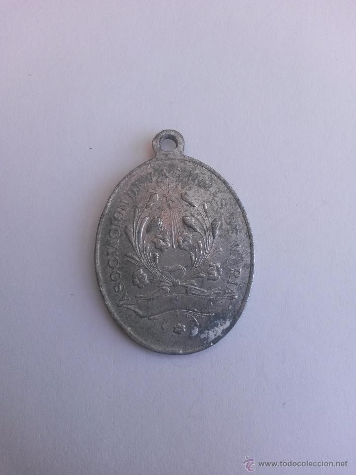 Antig&uuml;edades: Medalla virgen inmaculada de 4 x 2,8 cms - Foto 2