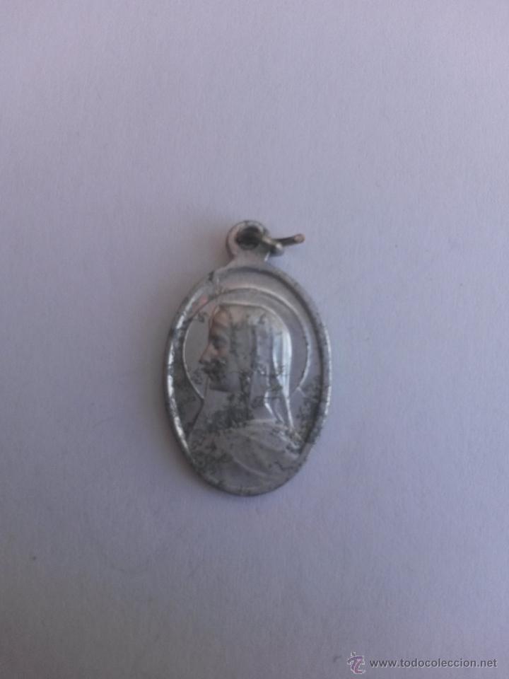 Antig&uuml;edades: Medalla religiosa de 2,5 x 1,5 cms - Foto 1