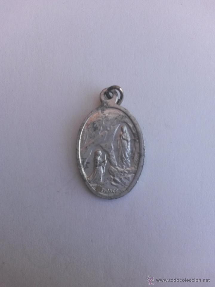 Antig&uuml;edades: Medalla religiosa de 2,5 x 1,5 cms - Foto 2