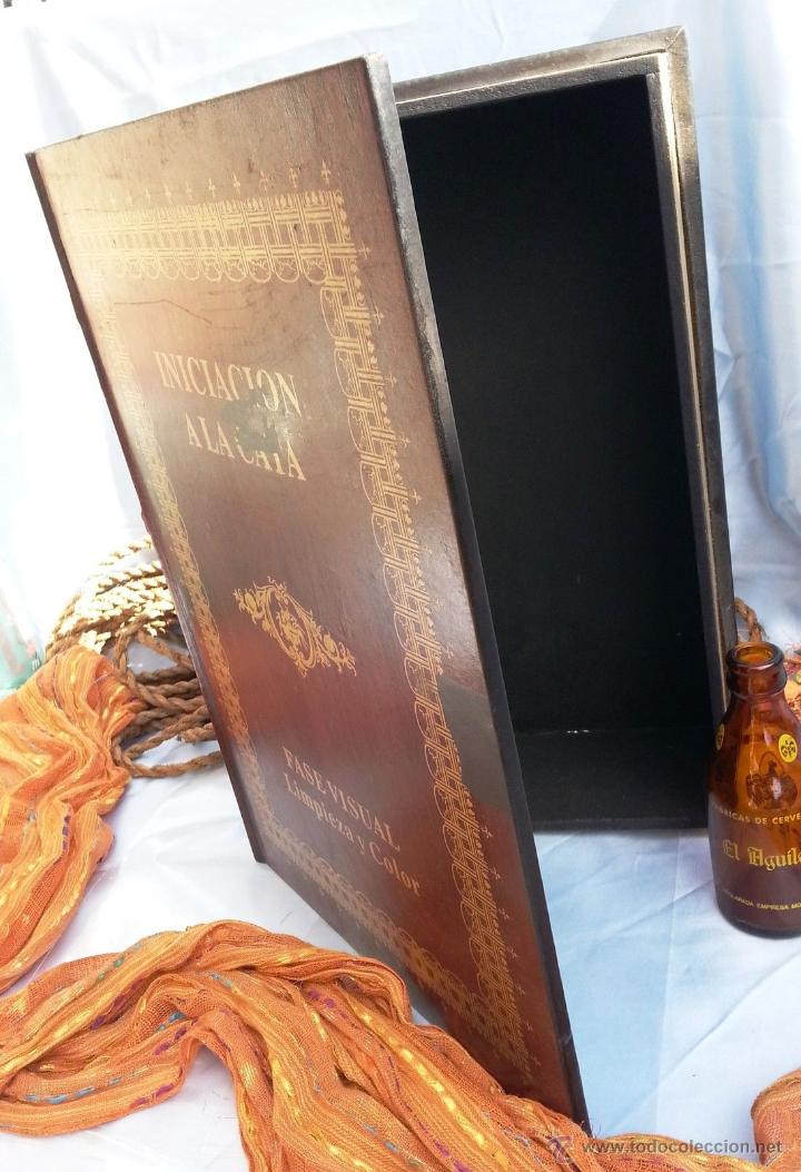 Antig&uuml;edades: VIEJA CAJA DE MADERA GRABADA - Foto 2