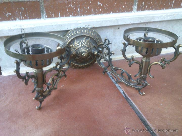 Antig&uuml;edades: ANTIGUO APLIQUE MURAL DOS BRAZOS BRONCE - Foto 3