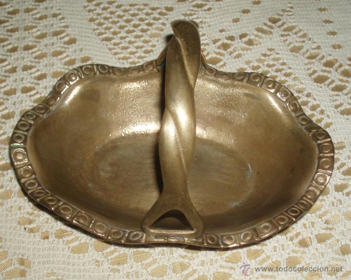 Antig&uuml;edades: frutero de metal dorado - Foto 1
