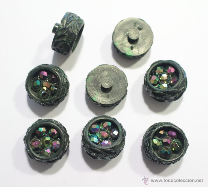 Antig&uuml;edades: OCHO BOTONES con perlitas iridiscentes - Foto 1