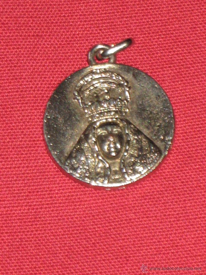 Antig&uuml;edades: MEDALLA DE 3 CMS APROX. DE LA VIRGEN DE LOS REYES DE SEVILLA - Foto 2