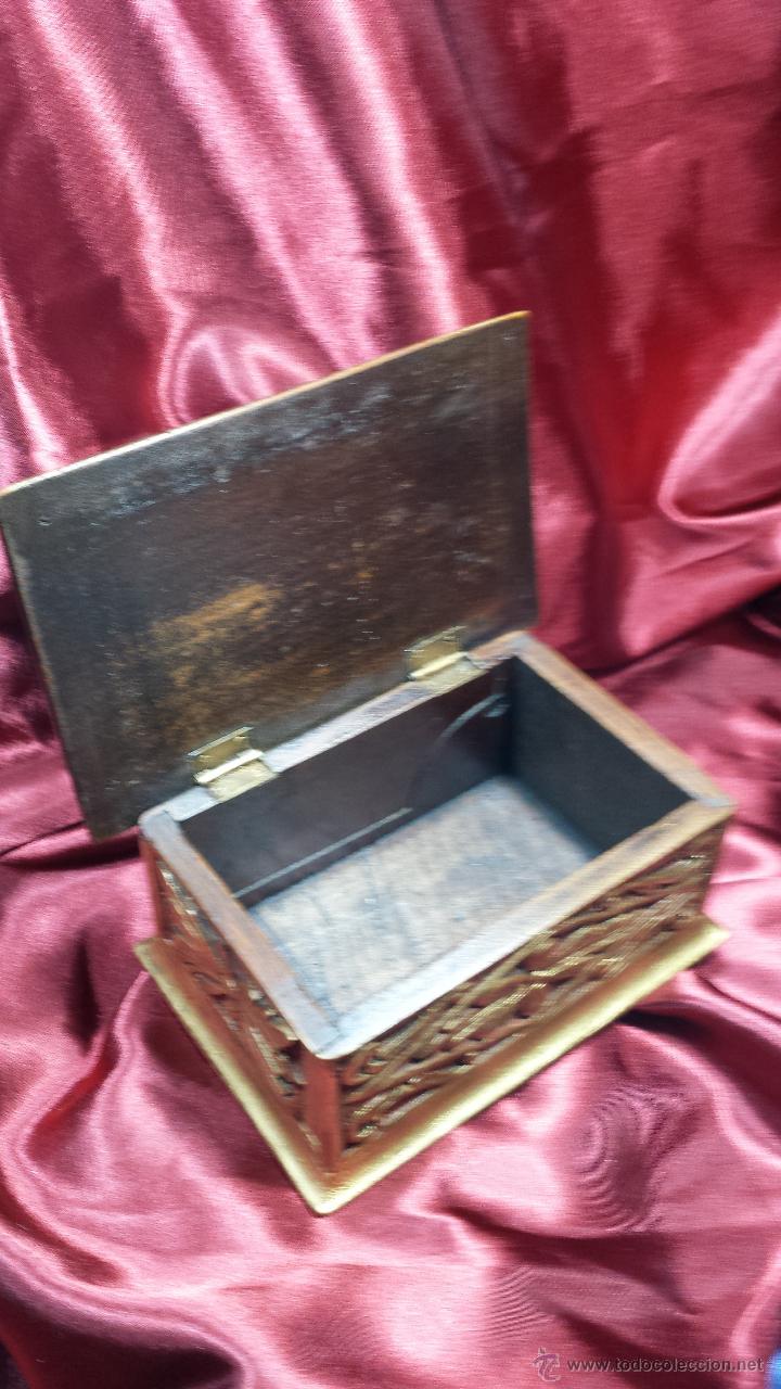 Antig&uuml;edades: caja de madera - Foto 2