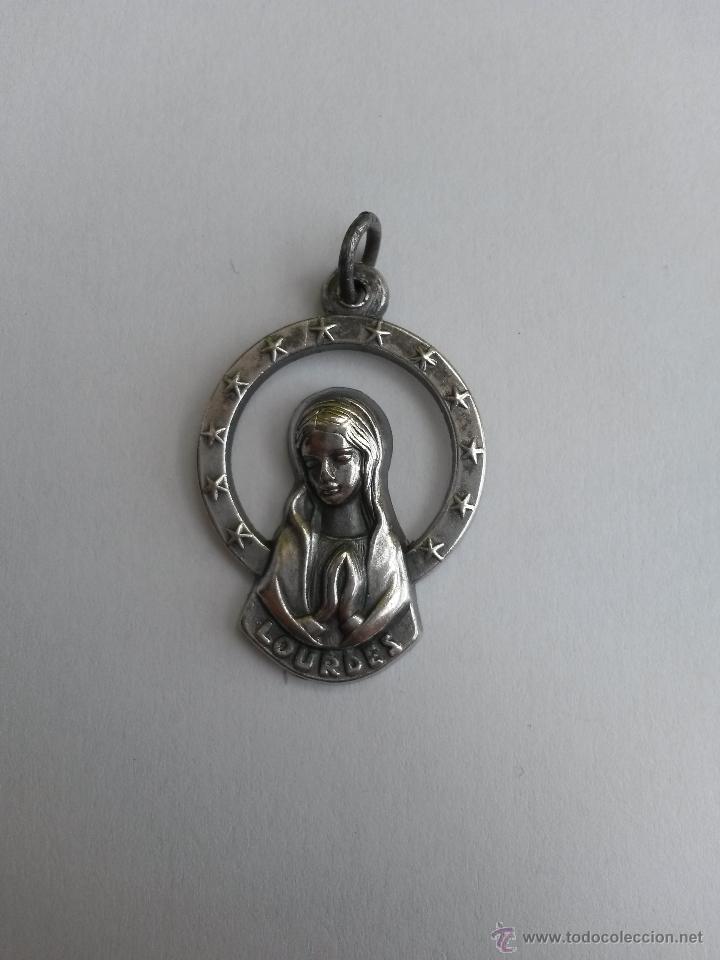 Antig&uuml;edades: Medalla virgen de lourdes de 3 x 2,3 cms - Foto 1