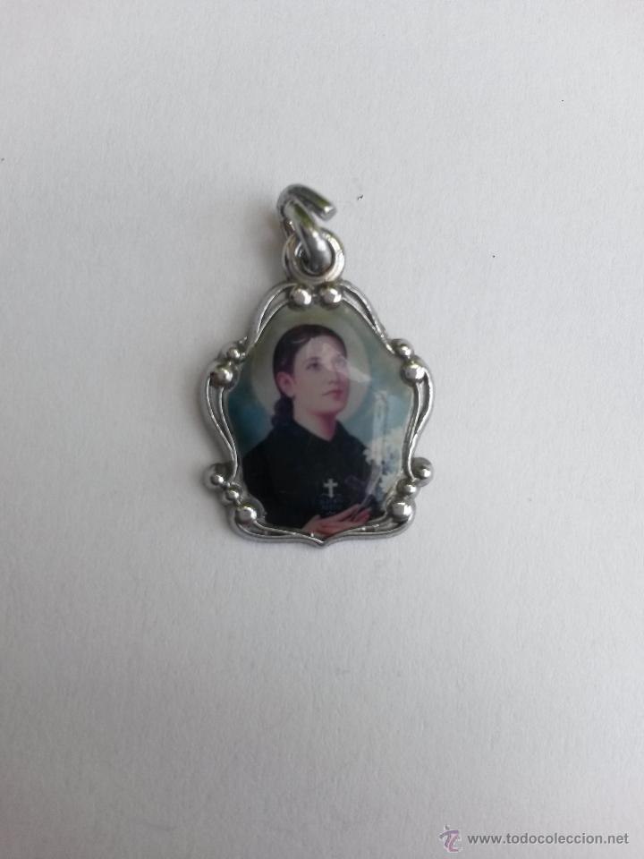Antig&uuml;edades: Medalla religiosa de 2,3 x 1,7 cms - Foto 1
