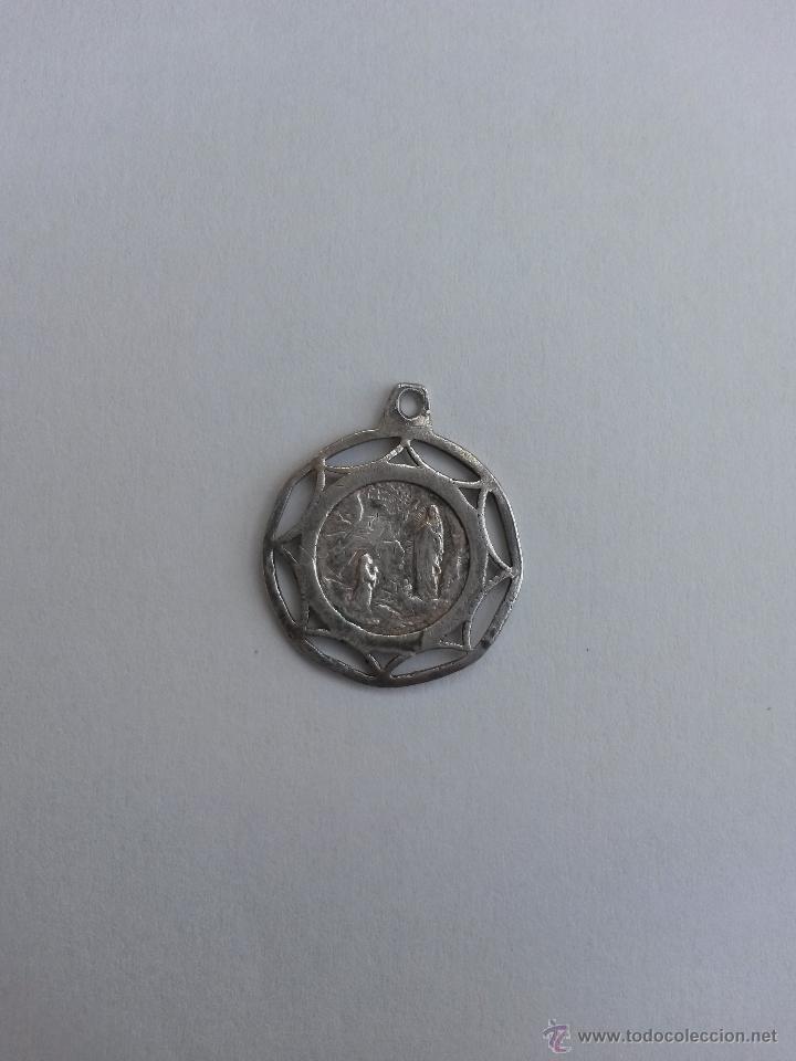 Antig&uuml;edades: Medalla virgen de lourdes de 2 cms de diametro - Foto 2
