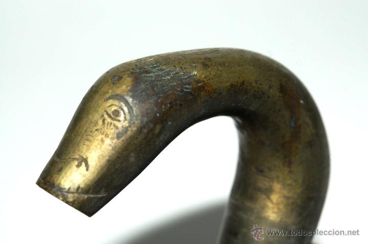 Antig&uuml;edades: ANTIGUO GRIFO EN BRONCE CON CABEZA DE SERPIENTE - Foto 5