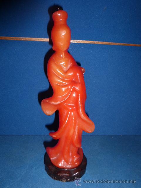 Antig&uuml;edades: ANTIGUA VELA CON FORMA DE FIGURA ORIENTAL