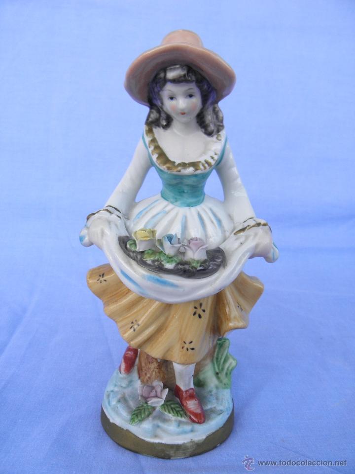 Antiques: Antigua figura de porcelana Mujer joven con rosas