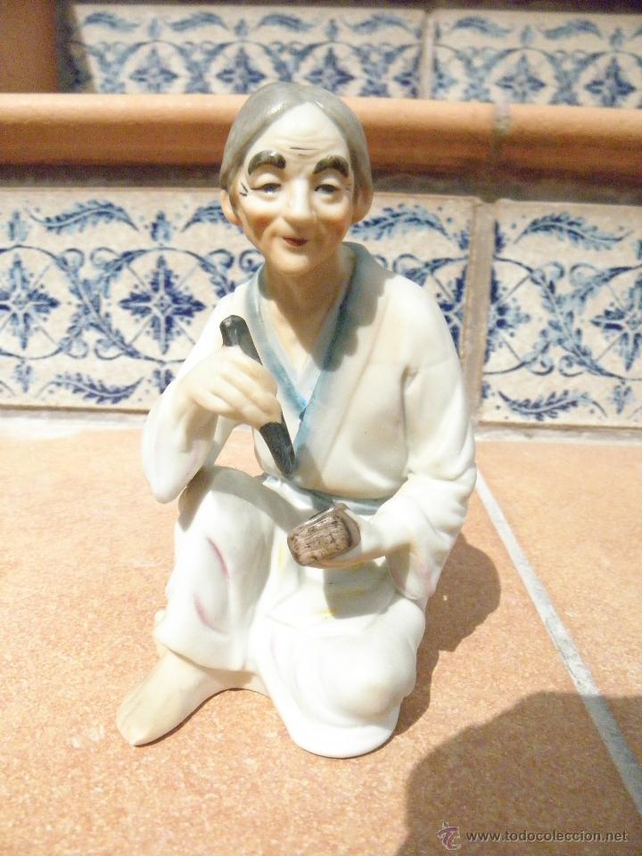 Antig&uuml;edades: Antigua figura de porcelana anciana china