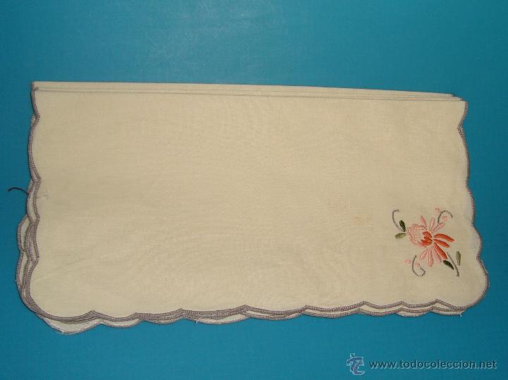 Antig&uuml;edades: 5 SERVILLETAS DE ALGODON CON FLOR BORDADA, NUEVA - Foto 2