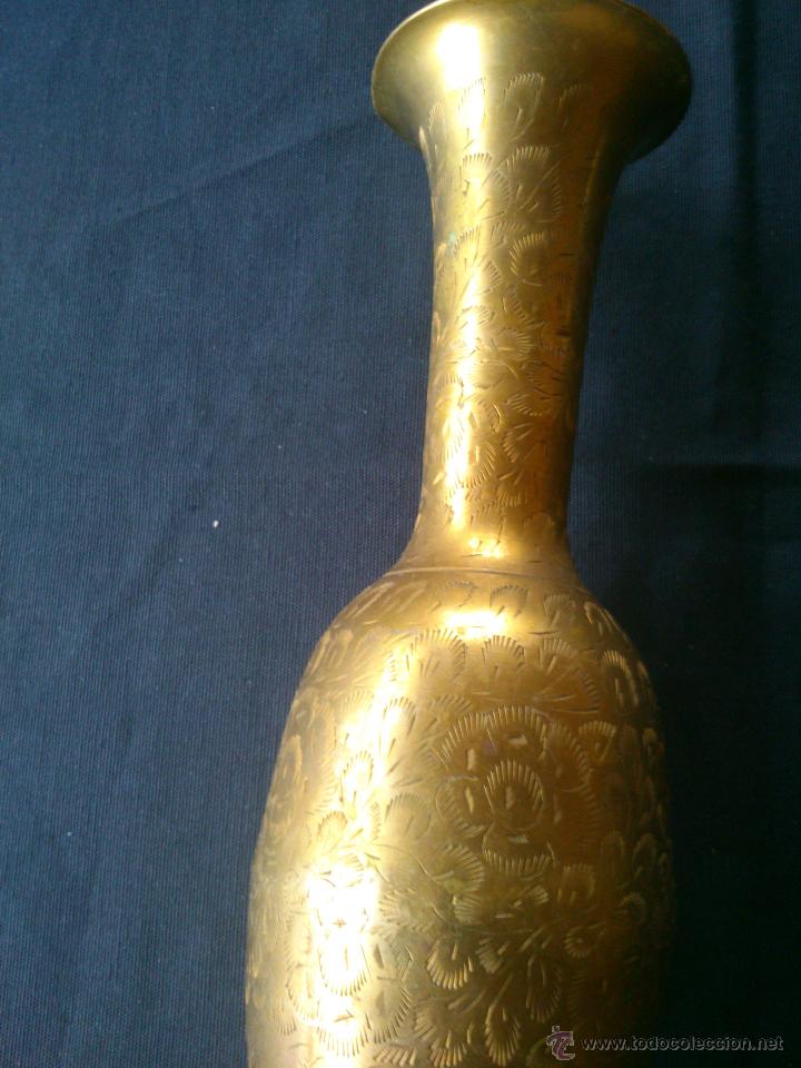 Antig&uuml;edades: ANTIGUO FLORERO DE BRONCE. INCRUSTADO.33CM - Foto 3