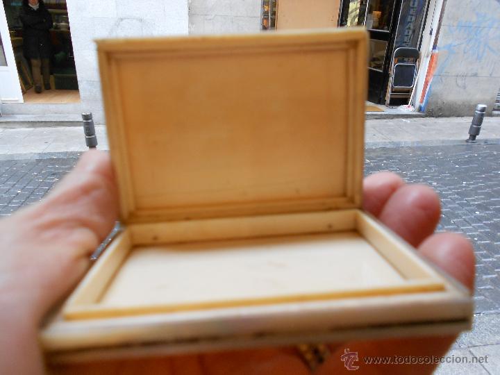 Antig&uuml;edades: cajita en mafil y nacar - Foto 2