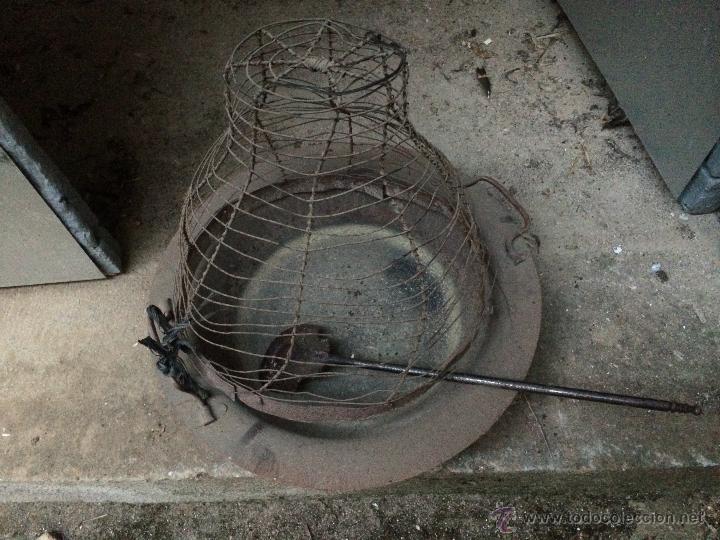 Antig&uuml;edades: ANTIGUO BRASERO CON PROTECTOR Y PALETA - Foto 1