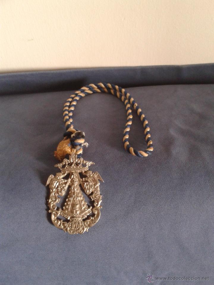 Antig&uuml;edades: Medalla con cordon Virgen del rocio con epoca - Foto 1