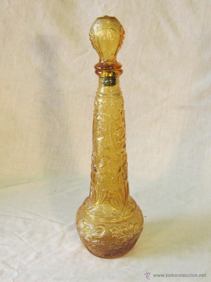 Antig&uuml;edades: ANTIGUA BOTELLA DE VIDRIO O CRISTAL TALLADO COLOR AMBAR DE SANTA LUCIA