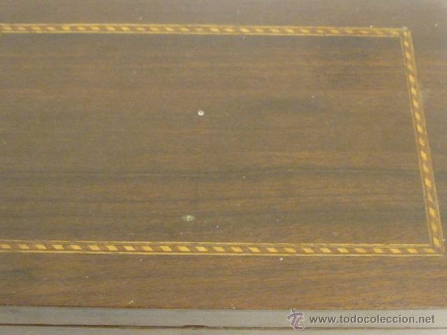 Antig&uuml;edades: Caja de madera con tira de marqueter&iacute;a - Foto 2