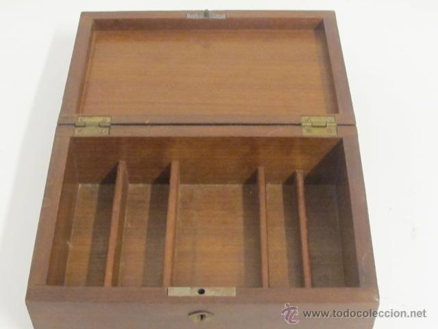 Antig&uuml;edades: Caja de madera con tira de marqueter&iacute;a - Foto 3