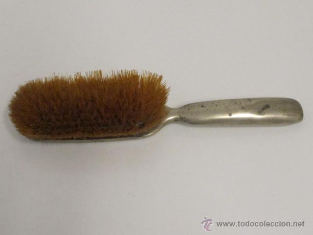 Antig&uuml;edades: Cepillo de metal con marcas de plata - Foto 3