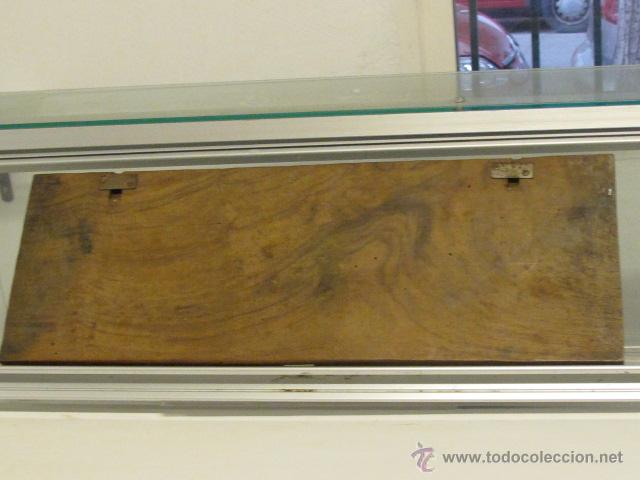 Antig&uuml;edades: Tabla de madera con la representaci&oacute;n de la Santa Cena en bronce esmaltado - Foto 4