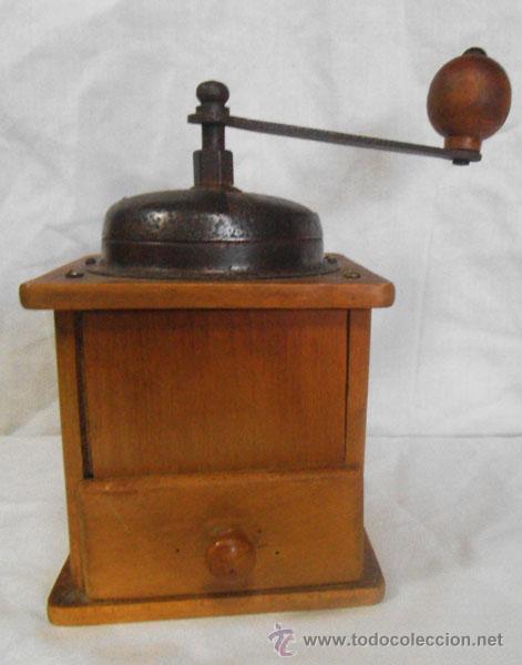 ANTIGUO MOLINILLO DE CAFE DE MADERA