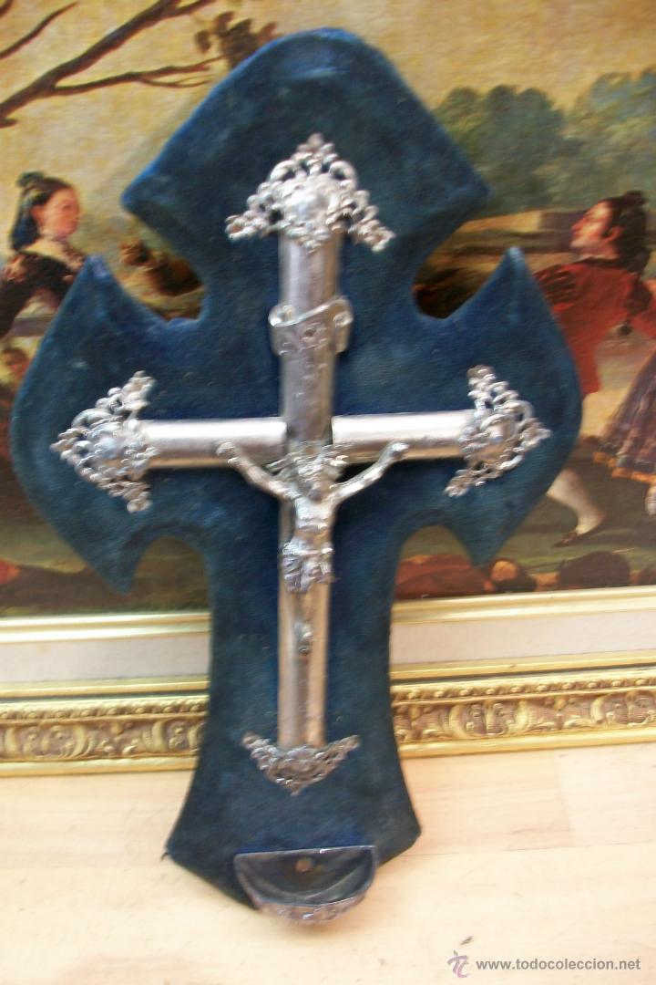 Antig&uuml;edades: ANTIGUO CRUCIFIJO CON BENDITERA - Foto 2