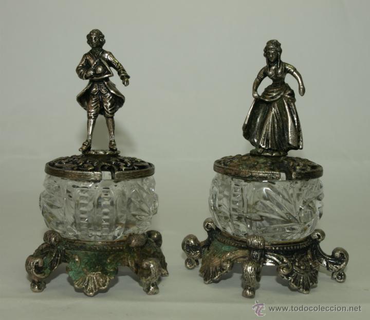 Oggetti Antichi: ORIGINAL PAREJA DE ANTIGUOS SALERO Y PIMENTERO. CRISTAL Y METAL