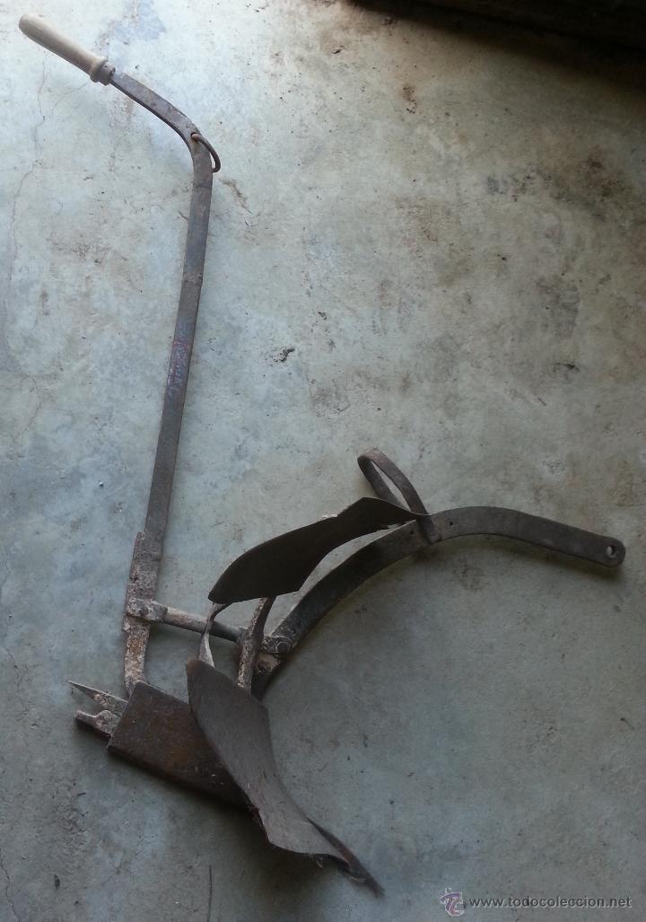 Antig&uuml;edades: Arado de doble vertedera - Foto 3