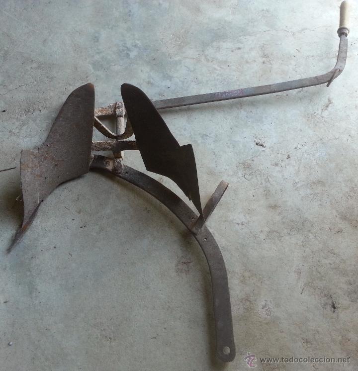 Antig&uuml;edades: Arado de doble vertedera - Foto 4