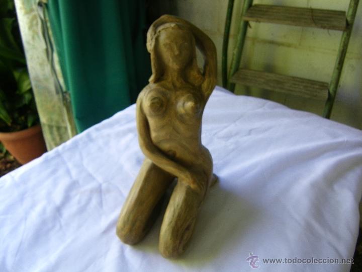 Antig&uuml;edades: MUJER SENTADA-FIRMADA - Foto 1