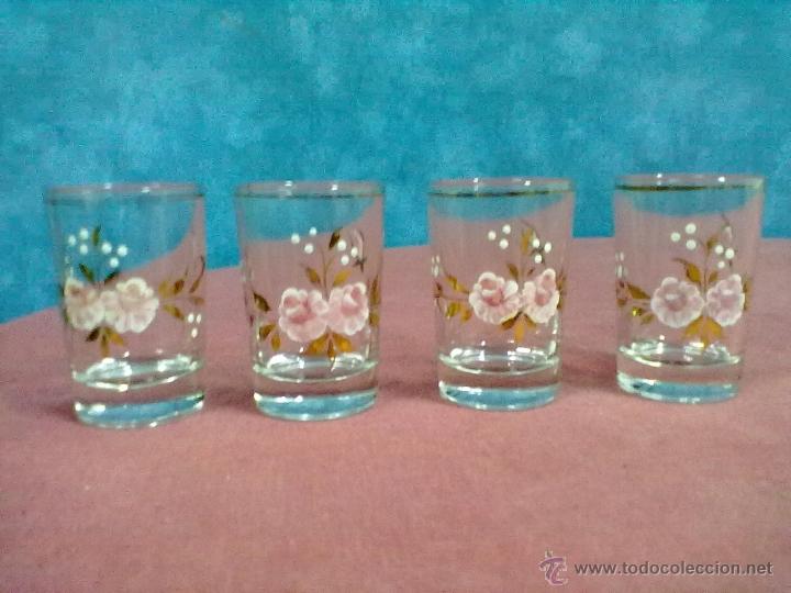 Antig&uuml;edades: CUATRO VASOS CRISTAL PINTADOS - Foto 1