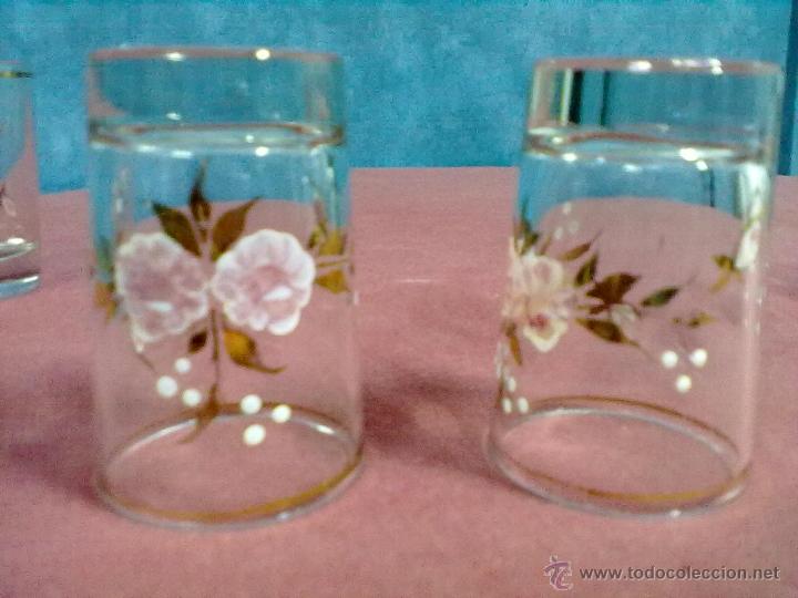 Antig&uuml;edades: CUATRO VASOS CRISTAL PINTADOS - Foto 4
