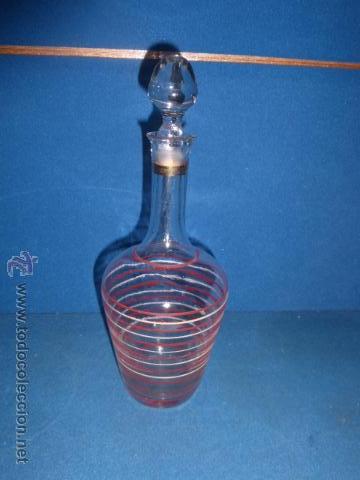 Antig&uuml;edades: ANTIGUA BOTELLA DE LICOR DECORADA CON RAYAS EN ROJO, BLANCO Y ORO - Foto 1