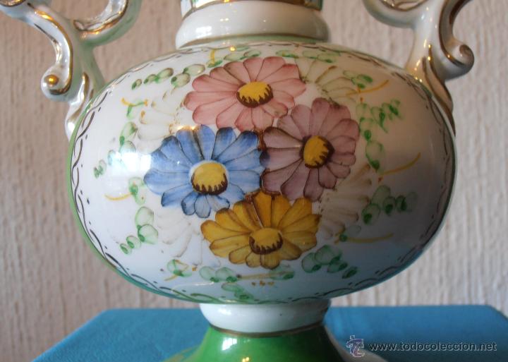 Antig&uuml;edades: JARRON, FLORERO, VERDE Y BLANCO CON FLORES - Foto 2