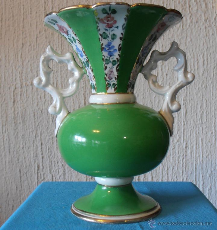 Antig&uuml;edades: JARRON, FLORERO, VERDE Y BLANCO CON FLORES - Foto 3