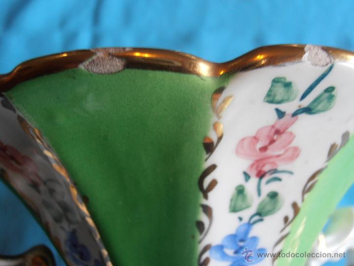 Antig&uuml;edades: JARRON, FLORERO, VERDE Y BLANCO CON FLORES - Foto 6