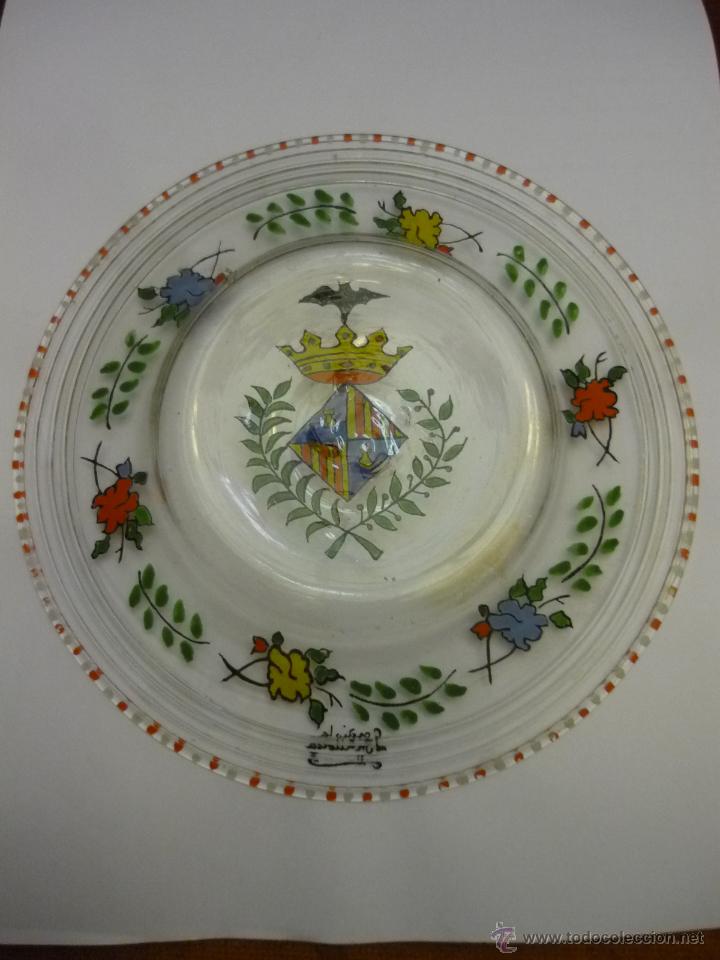Antigüedades: Plato de cristal esmaltado de Gordiola con escudo de Mallorca. Firmado - Foto 2 - 45953834
