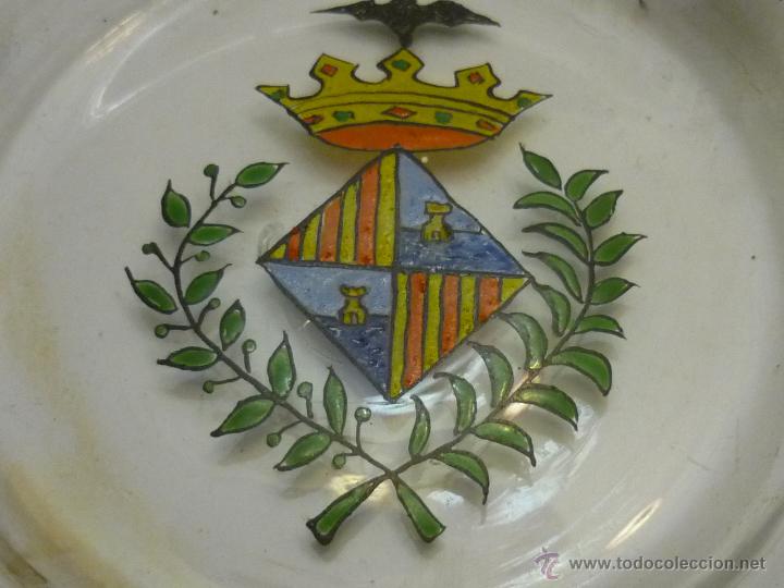 Antigüedades: Plato de cristal esmaltado de Gordiola con escudo de Mallorca. Firmado - Foto 6 - 45953834